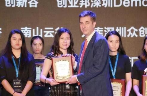 多多28荣获2017胡润百富中国最具贡献孵化平台百强榜深圳50强称号